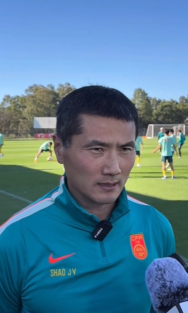 邵佳一直面喀麥隆實力差距 強(qiáng)調(diào)整體應(yīng)對與戰(zhàn)術(shù)切換