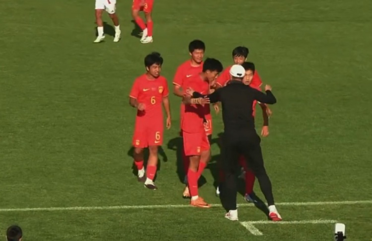 沙明2分鐘閃擊+一條龍，U15國足2-0意大利取小組首勝
