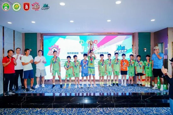 周穗安：未來將鋪設更多微型足球場，讓青少年“下樓即踢球”