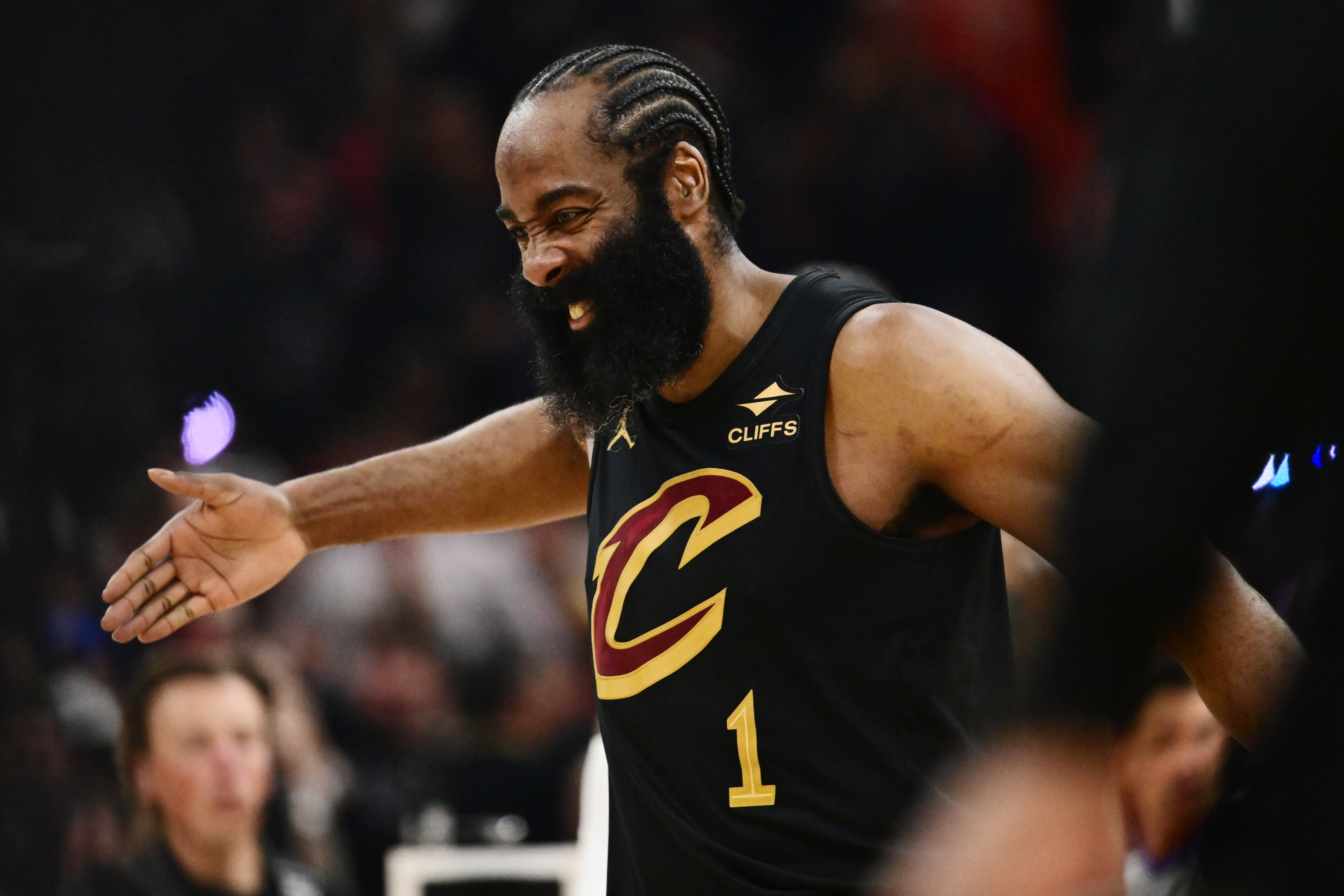 Windhorst：哈登預(yù)計降薪留騎士，為騎士梭哈字母哥或詹姆斯鋪路